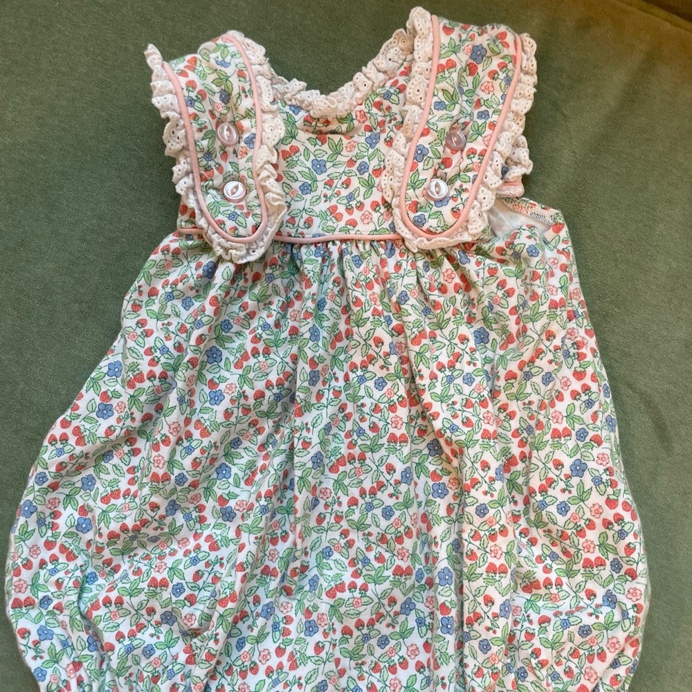 Shrimp & Grits Kids Serendipity Strawberry Bubble 12m, GUC